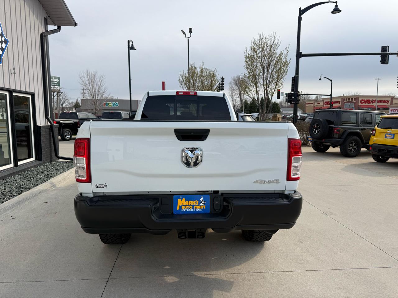 RAM 2500 Tradesman 4x4 Crew Cab 8' Box 2024