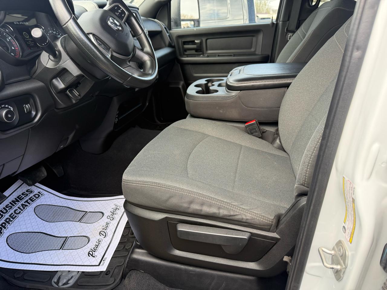 RAM 2500 Tradesman 4x4 Crew Cab 8' Box 2024