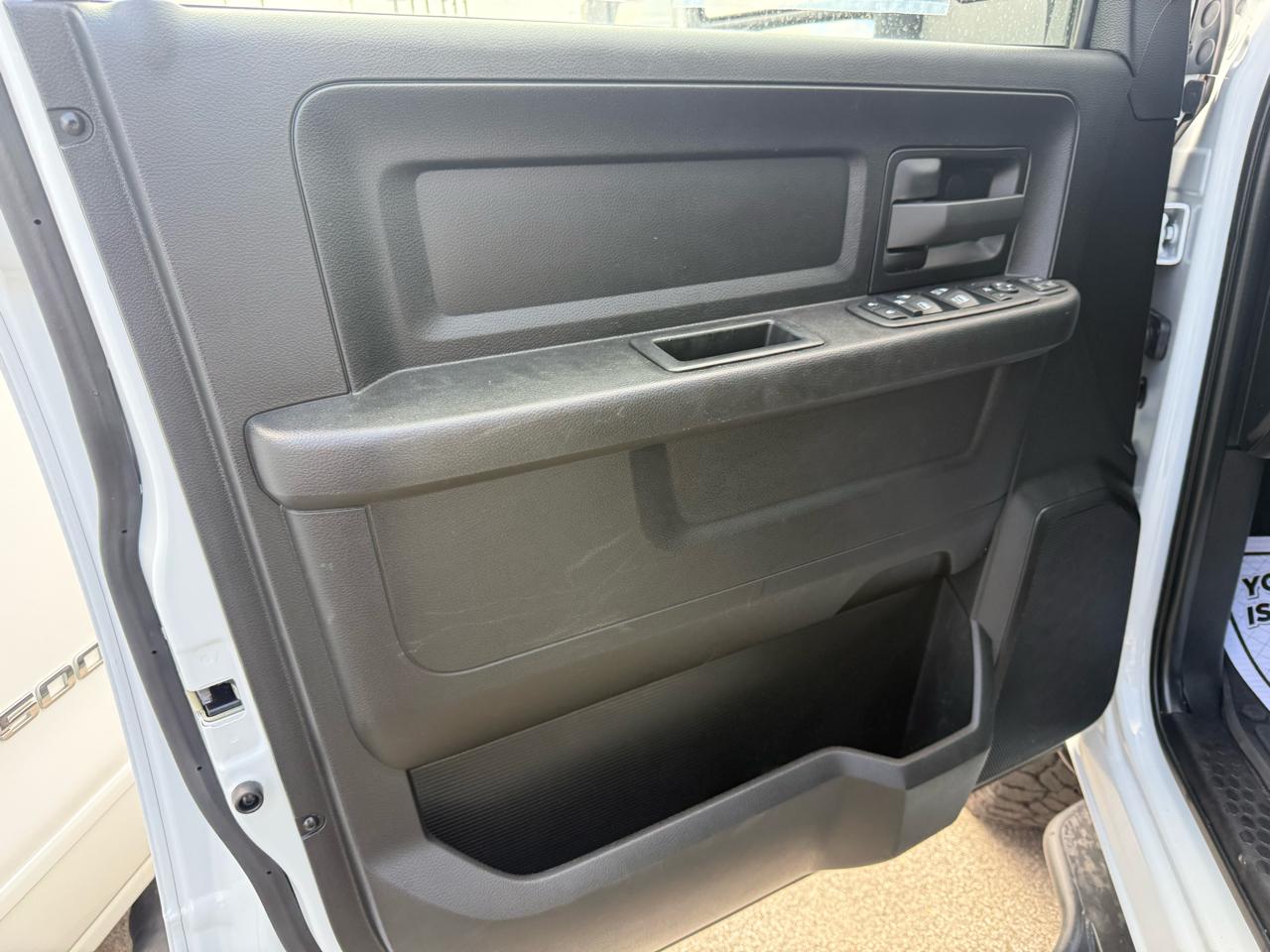 RAM 2500 Tradesman 4x4 Crew Cab 8' Box 2024