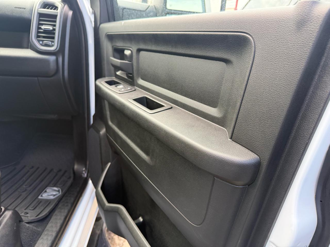 RAM 2500 Tradesman 4x4 Crew Cab 8' Box 2024