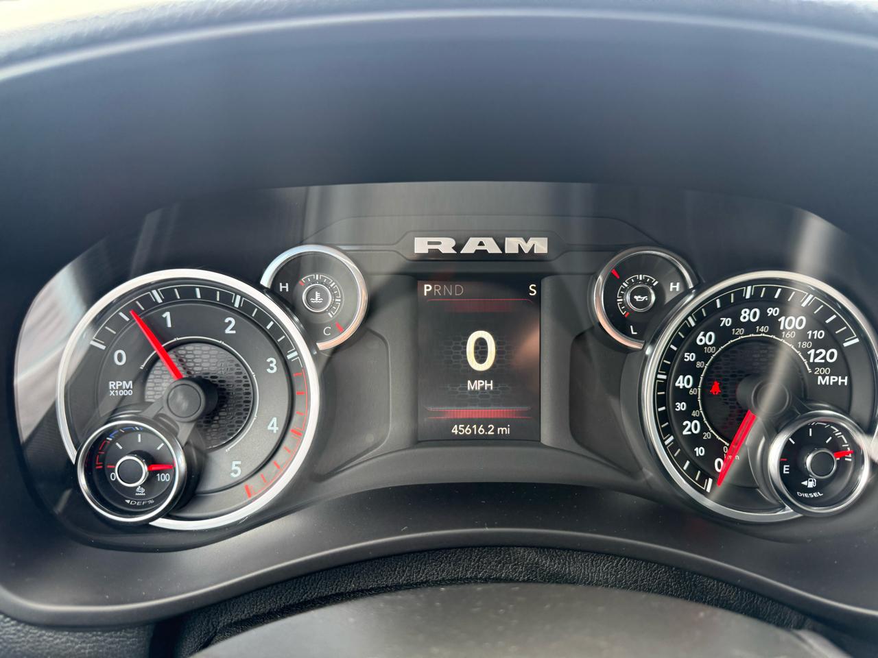 RAM 2500 Tradesman 4x4 Crew Cab 8' Box 2024