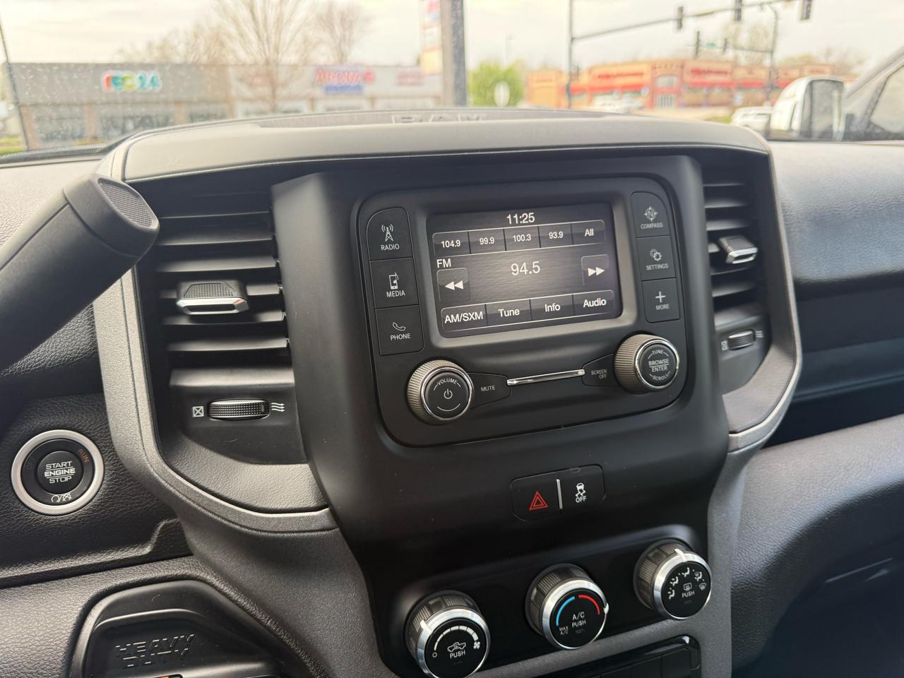 RAM 2500 Tradesman 4x4 Crew Cab 8' Box 2024