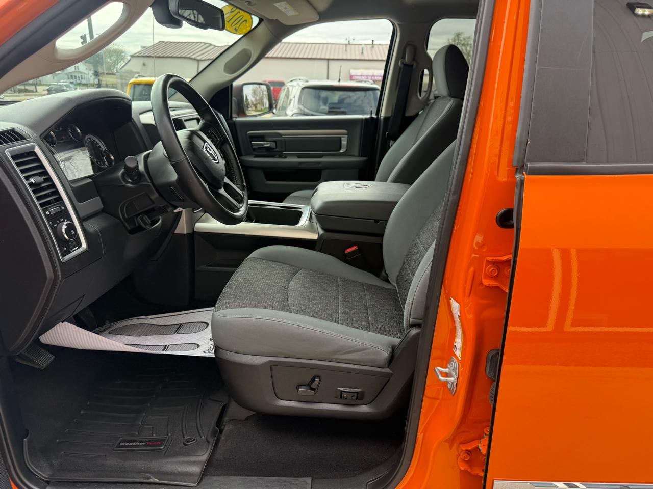 RAM 1500 Big Horn 4x4 Crew Cab 5'7" Box 2018