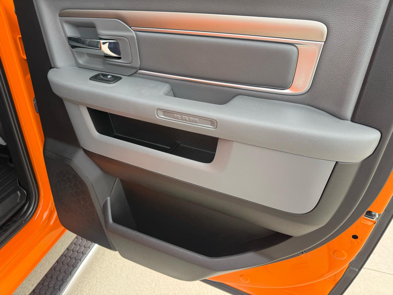 RAM 1500 Big Horn 4x4 Crew Cab 5'7" Box 2018