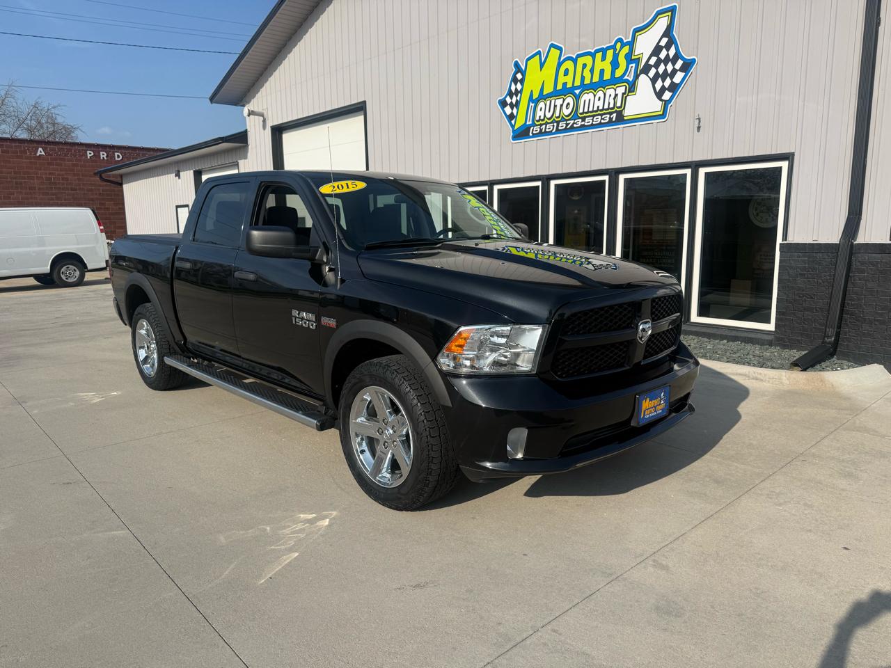 2015 RAM 1500 4WD Crew Cab 140.5" Express