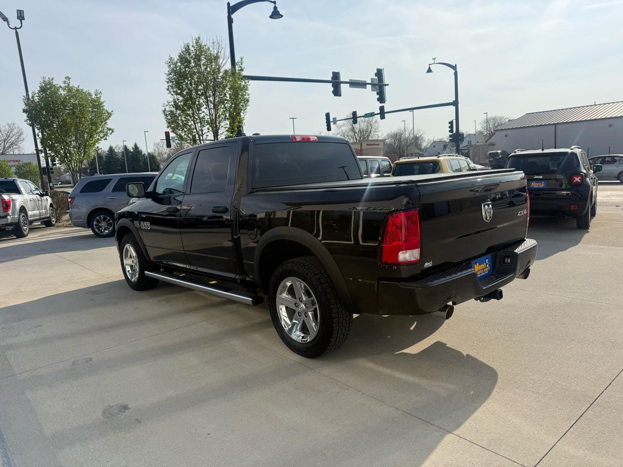 RAM 1500 4WD Crew Cab 140.5" Express 2015
