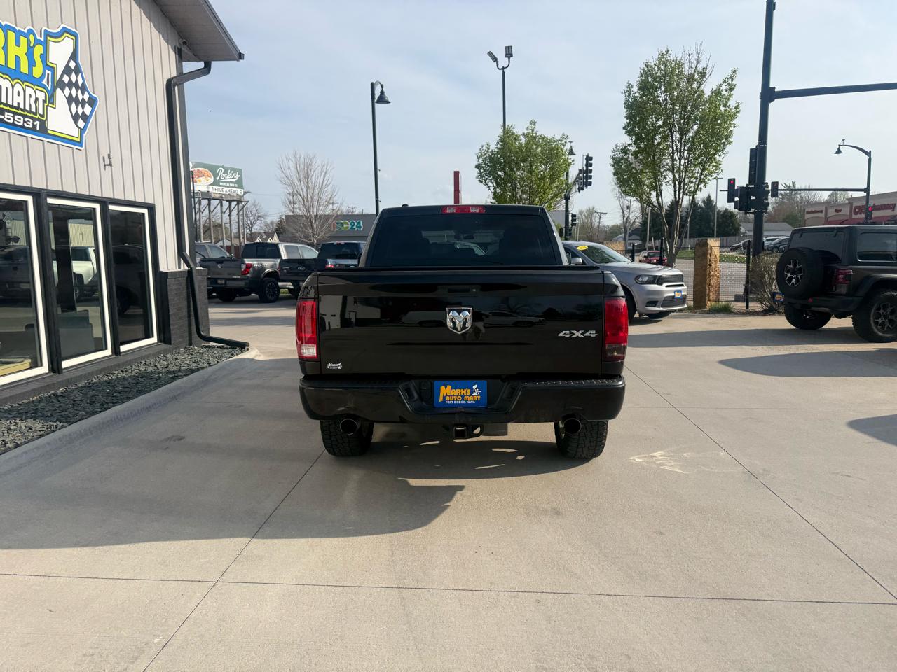 RAM 1500 4WD Crew Cab 140.5" Express 2015