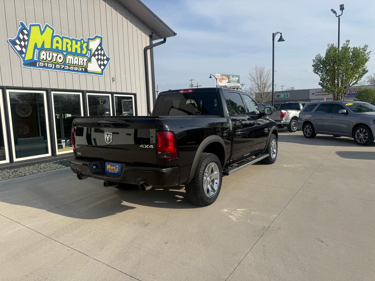 RAM 1500 4WD Crew Cab 140.5" Express 2015