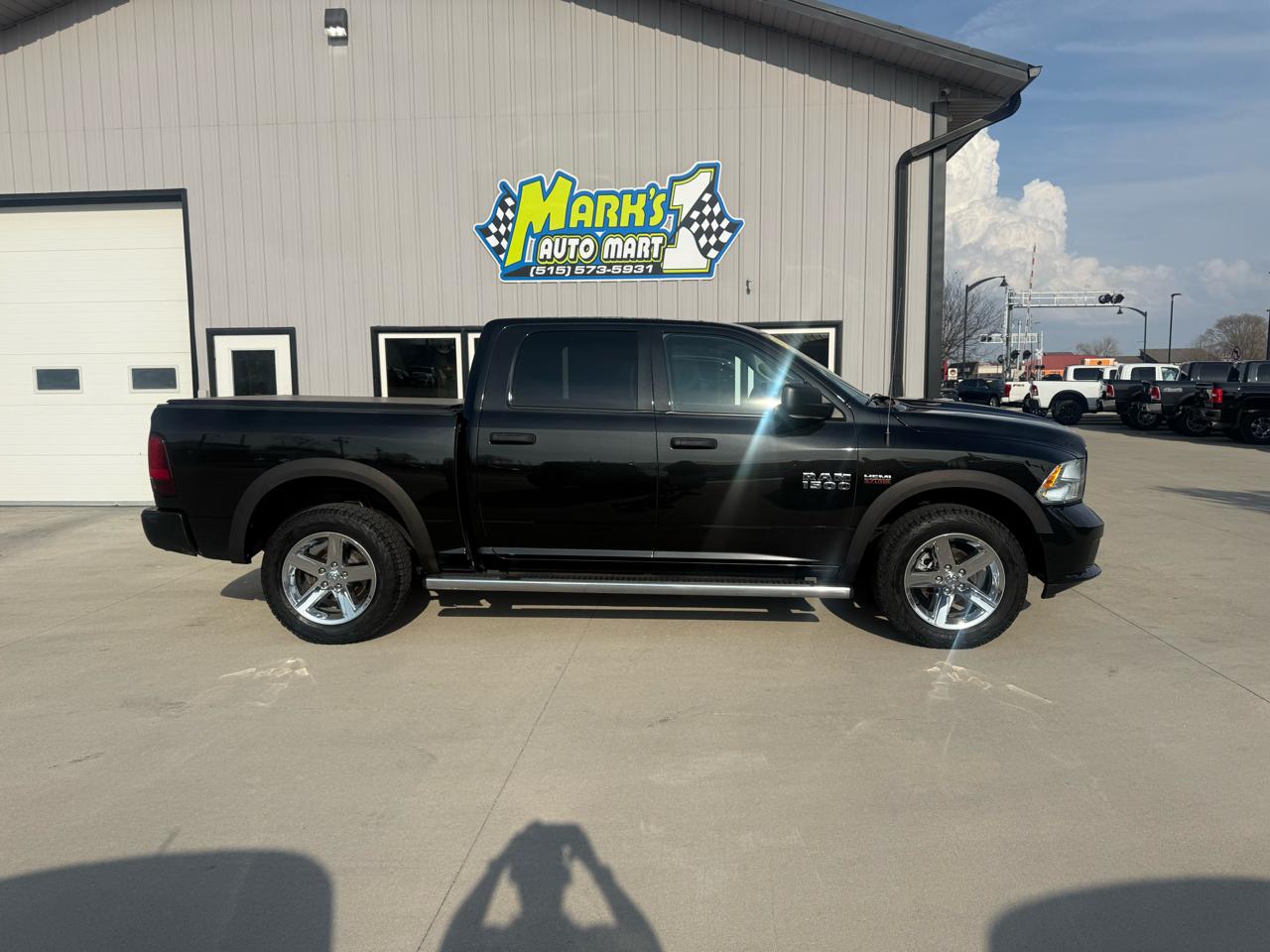 RAM 1500 4WD Crew Cab 140.5" Express 2015
