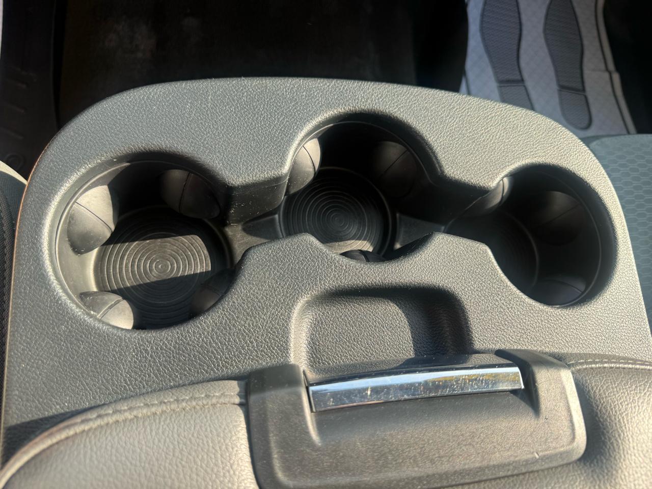 RAM 1500 4WD Crew Cab 140.5" Express 2015