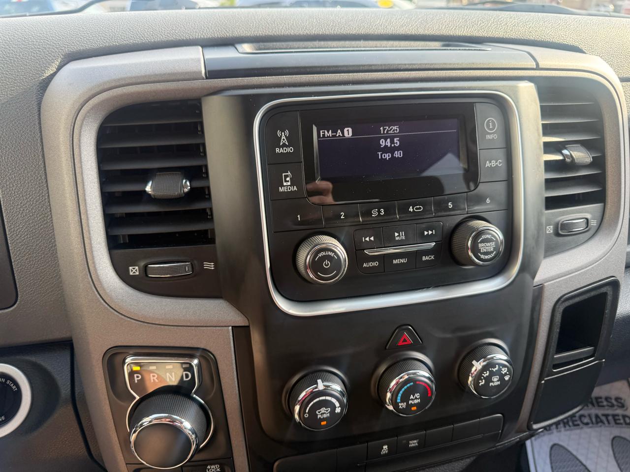 RAM 1500 4WD Crew Cab 140.5" Express 2015