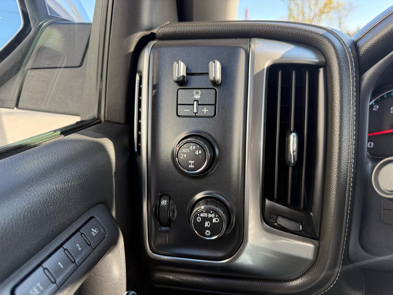 Chevrolet Silverado 1500 4WD Crew Cab 143.5" LTZ w/1LZ 2016