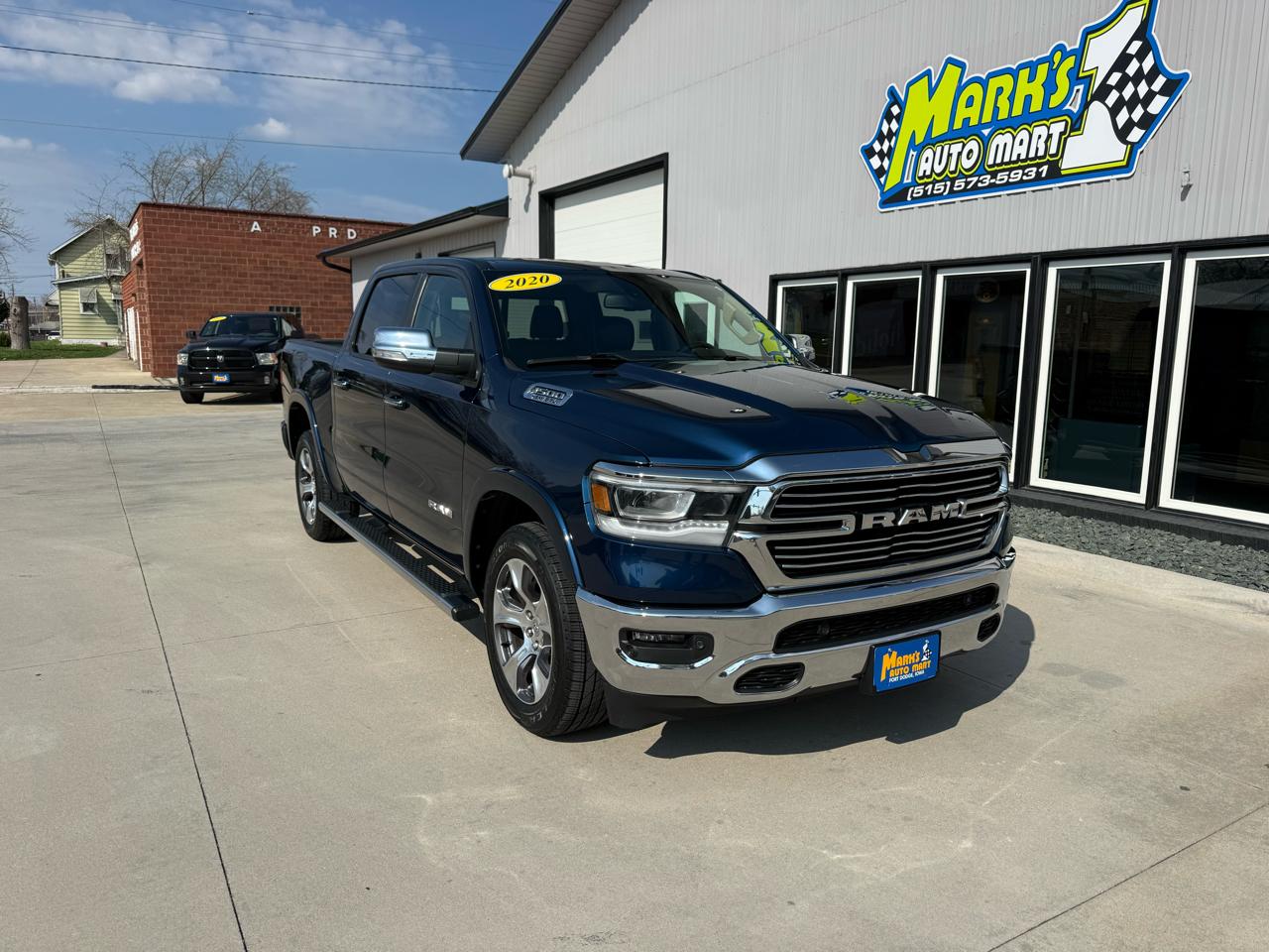 RAM 1500 Laramie 4x4 Crew Cab 5'7" Box 2020