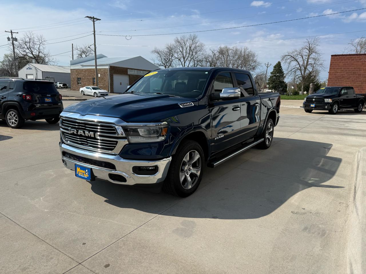 RAM 1500 Laramie 4x4 Crew Cab 5'7" Box 2020