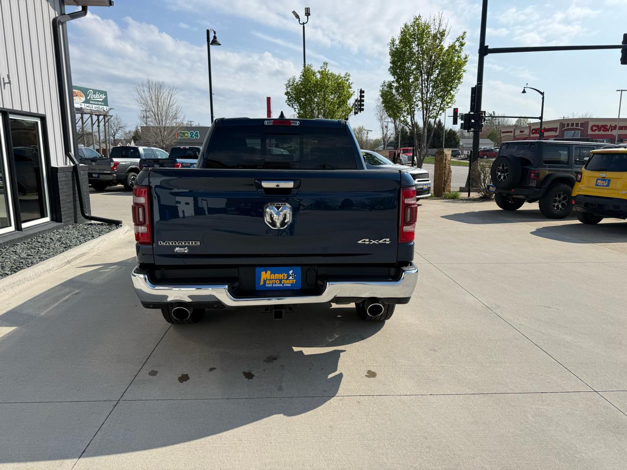 RAM 1500 Laramie 4x4 Crew Cab 5'7" Box 2020