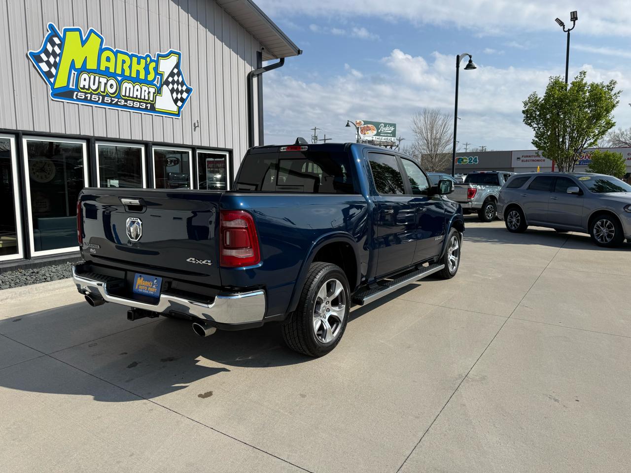 RAM 1500 Laramie 4x4 Crew Cab 5'7" Box 2020