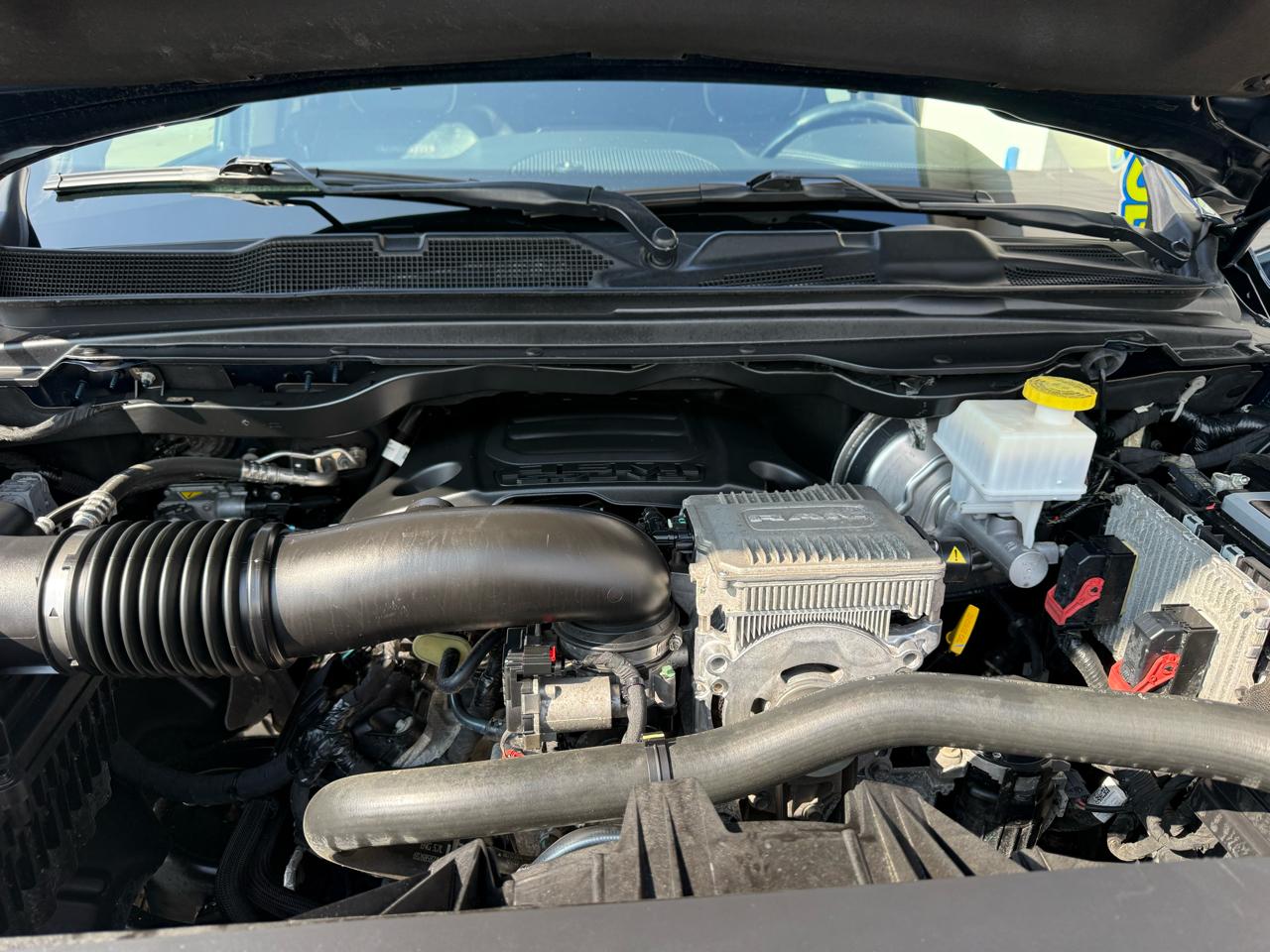 RAM 1500 Laramie 4x4 Crew Cab 5'7" Box 2020