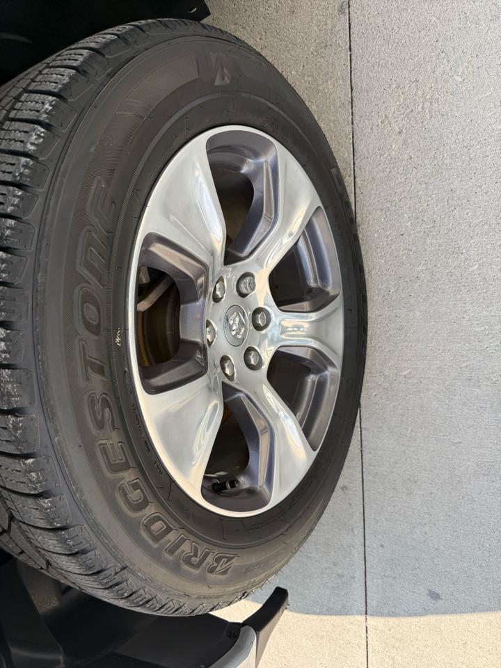 RAM 1500 Laramie 4x4 Crew Cab 5'7" Box 2020