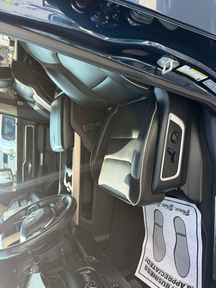 RAM 1500 Laramie 4x4 Crew Cab 5'7" Box 2020