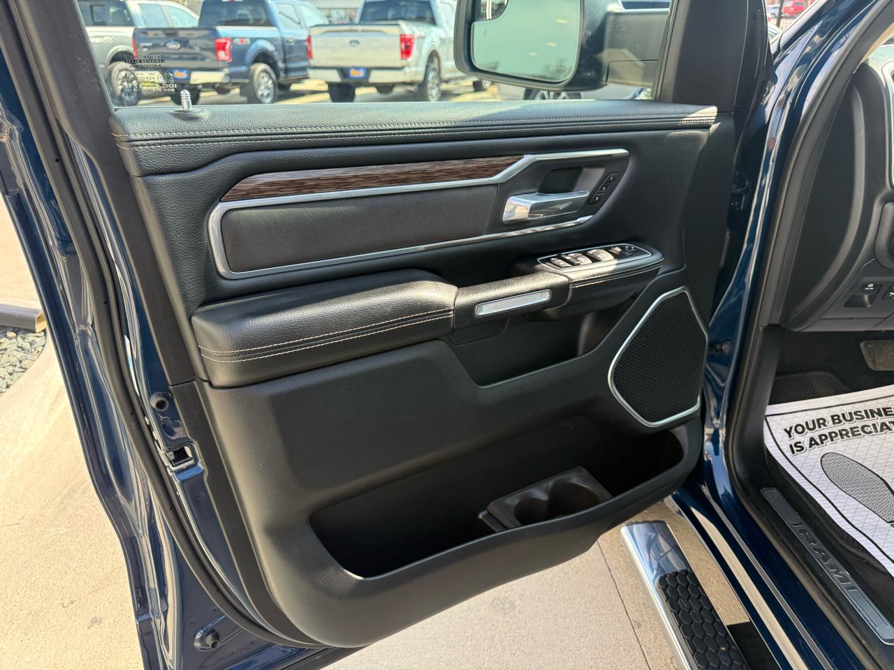 RAM 1500 Laramie 4x4 Crew Cab 5'7" Box 2020