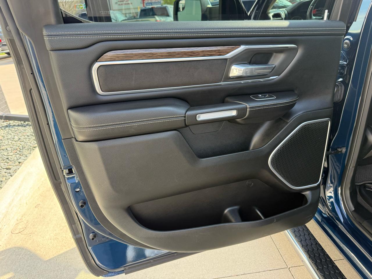 RAM 1500 Laramie 4x4 Crew Cab 5'7" Box 2020