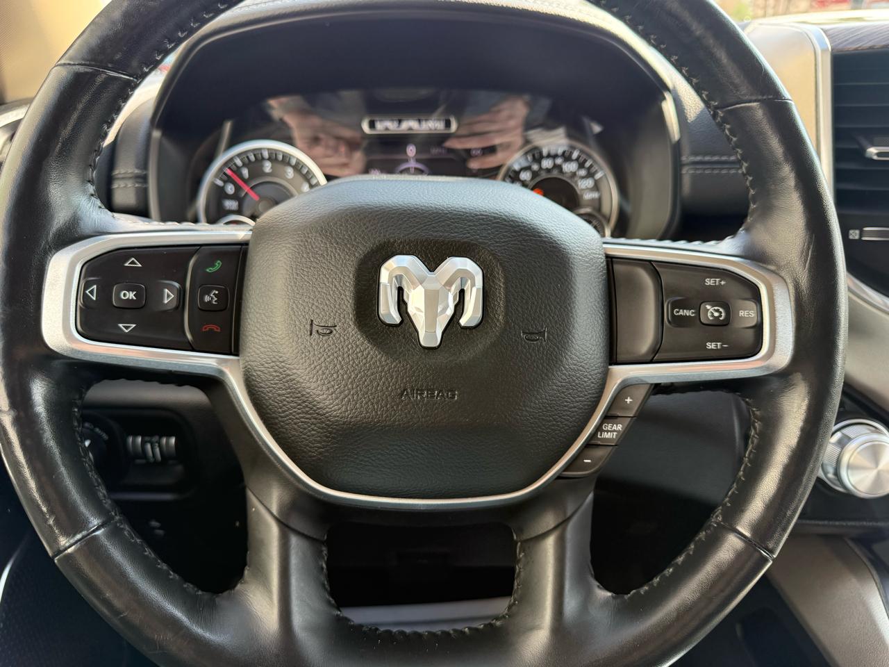 RAM 1500 Laramie 4x4 Crew Cab 5'7" Box 2020