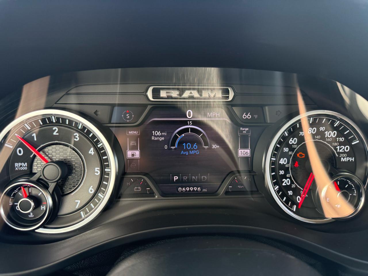 RAM 1500 Laramie 4x4 Crew Cab 5'7" Box 2020