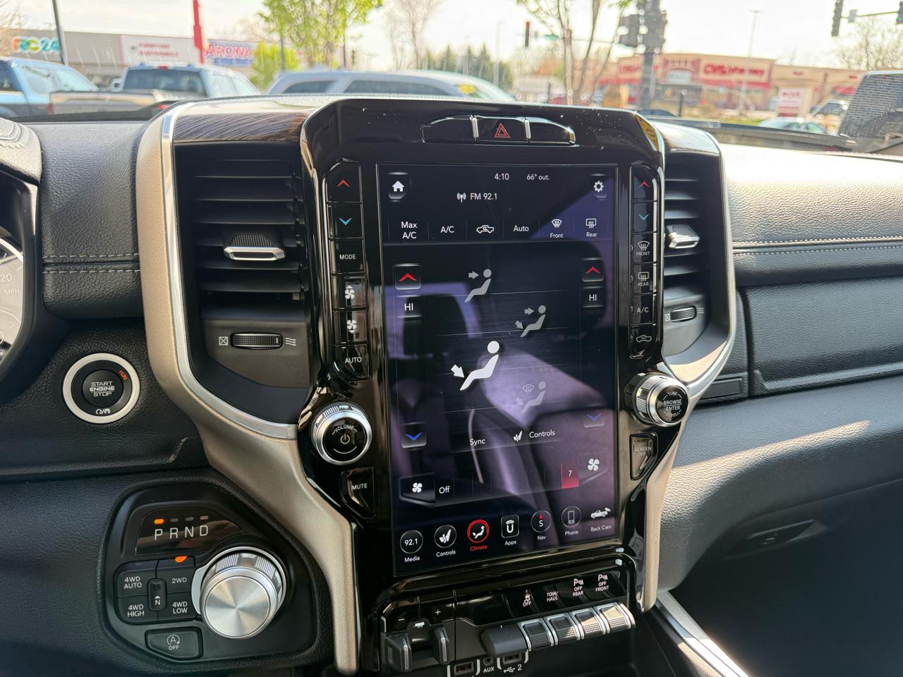 RAM 1500 Laramie 4x4 Crew Cab 5'7" Box 2020