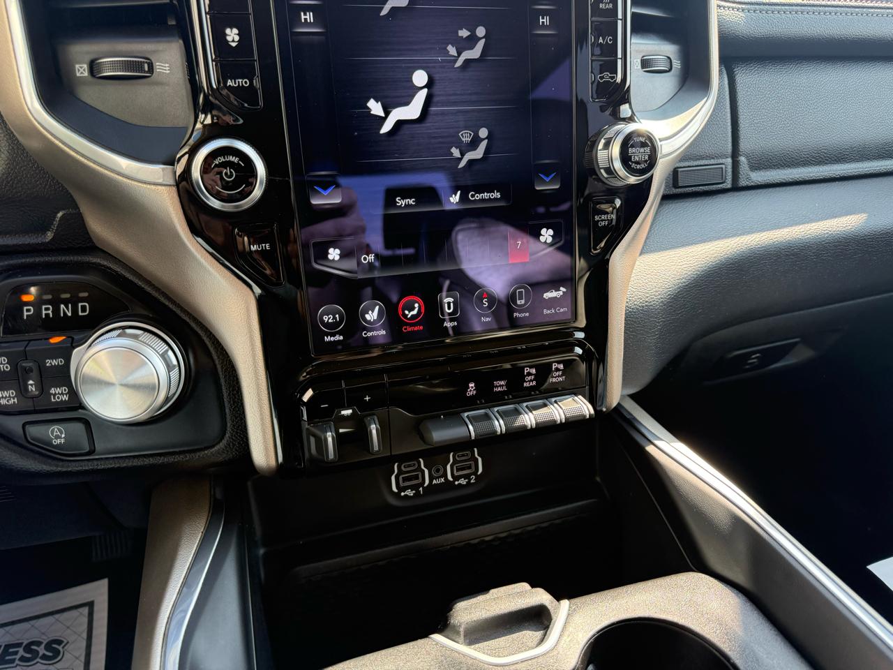 RAM 1500 Laramie 4x4 Crew Cab 5'7" Box 2020