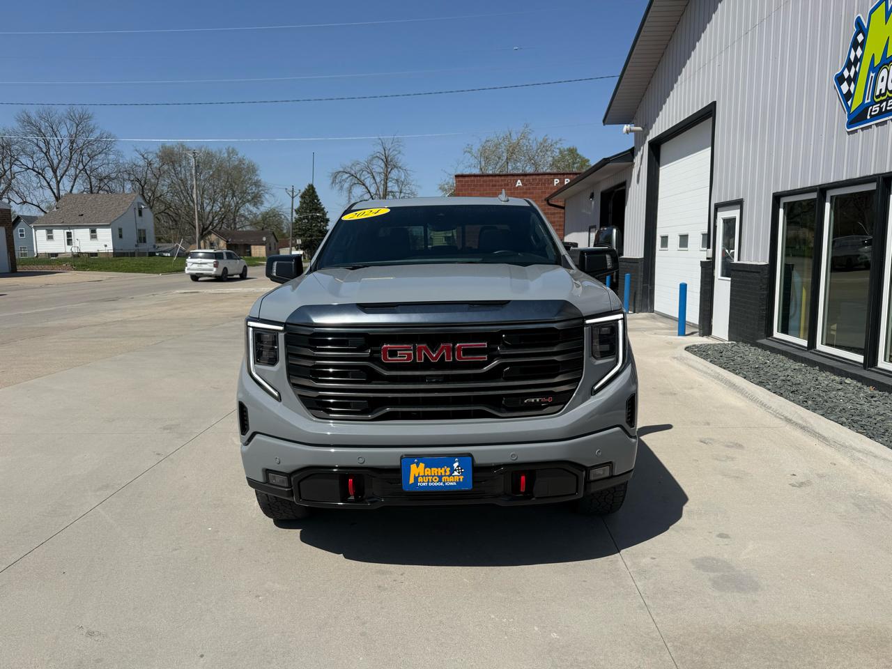 GMC Sierra 1500 4WD Crew Cab 147" AT4 2024