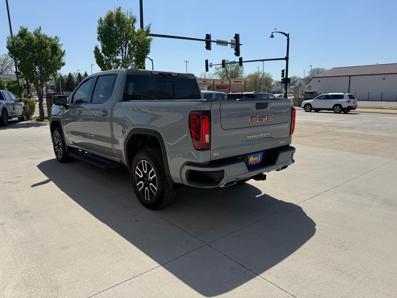 GMC Sierra 1500 4WD Crew Cab 147" AT4 2024