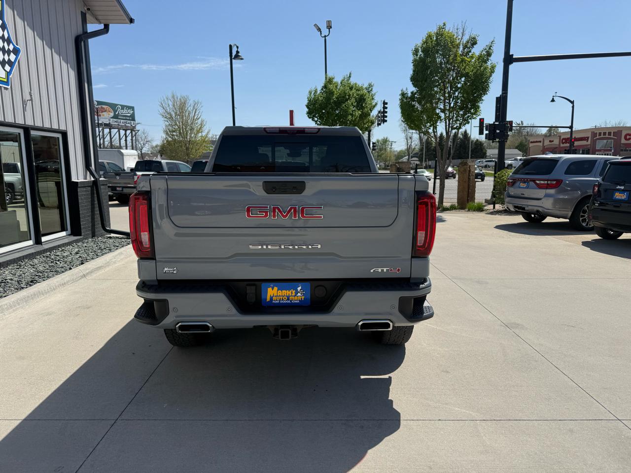 GMC Sierra 1500 4WD Crew Cab 147" AT4 2024