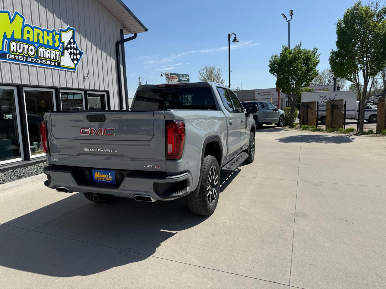 GMC Sierra 1500 4WD Crew Cab 147" AT4 2024