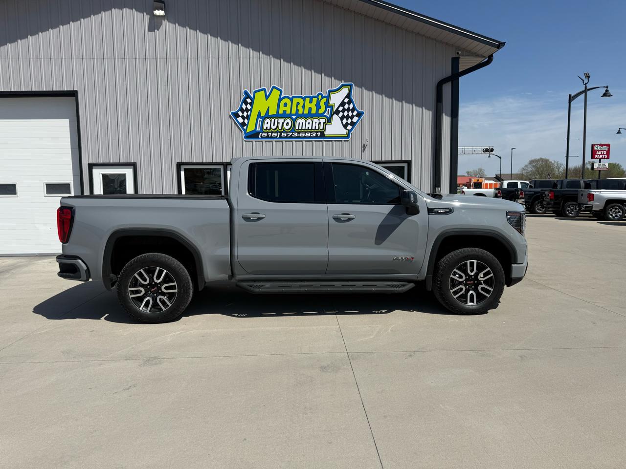 GMC Sierra 1500 4WD Crew Cab 147" AT4 2024