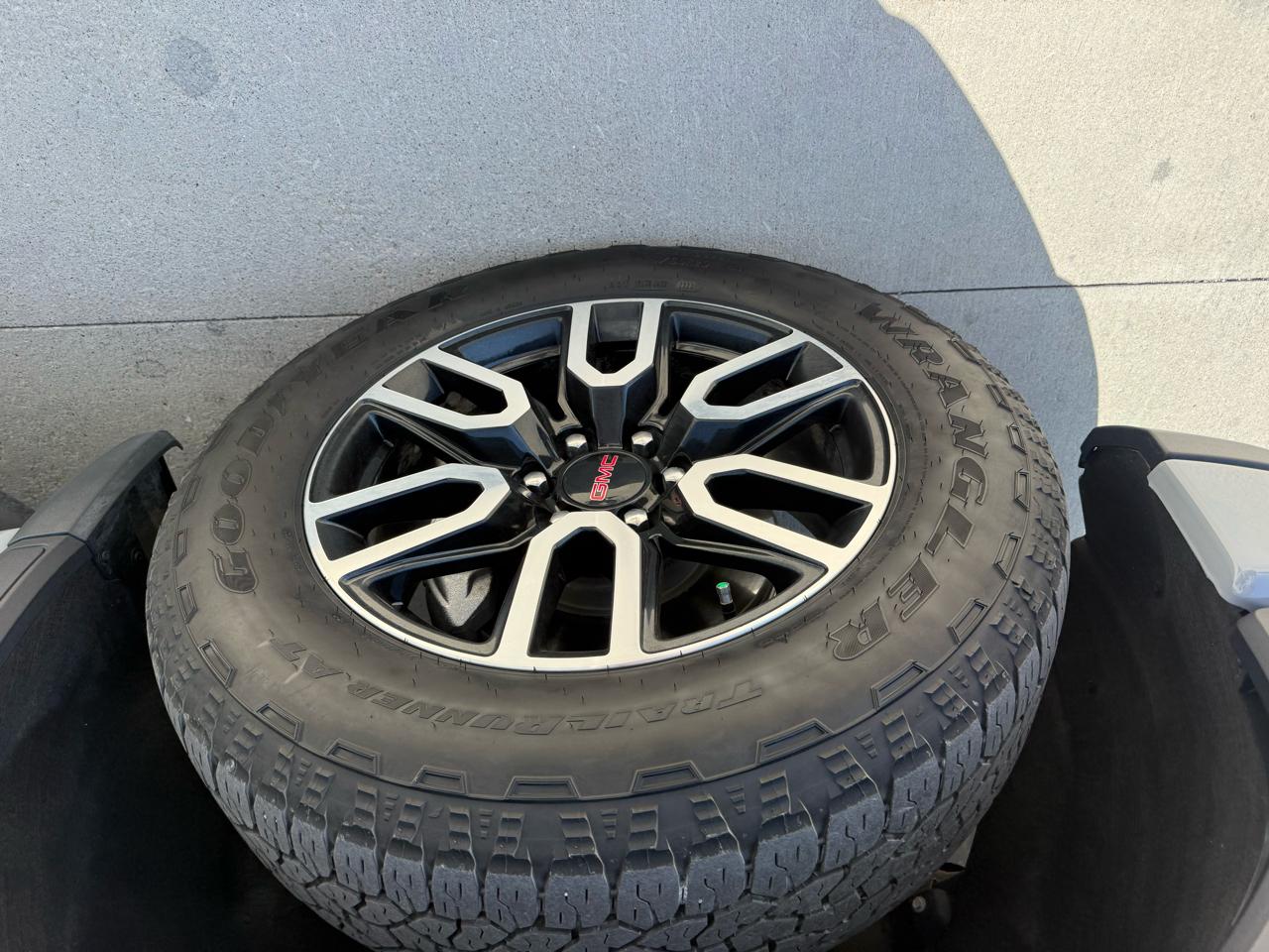 GMC Sierra 1500 4WD Crew Cab 147" AT4 2024