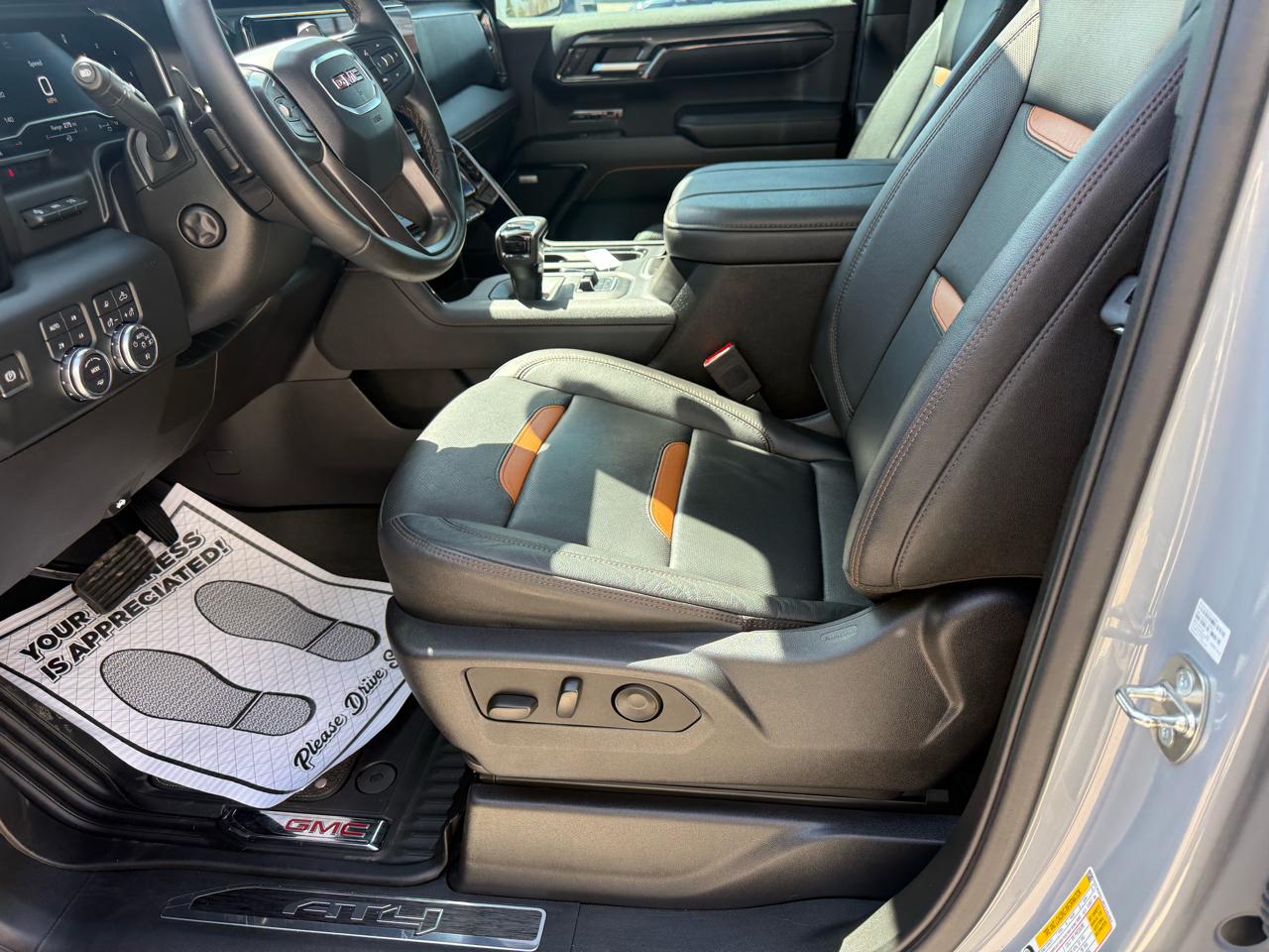 GMC Sierra 1500 4WD Crew Cab 147" AT4 2024