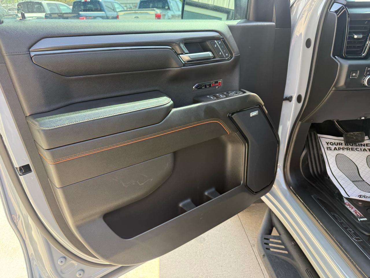 GMC Sierra 1500 4WD Crew Cab 147" AT4 2024