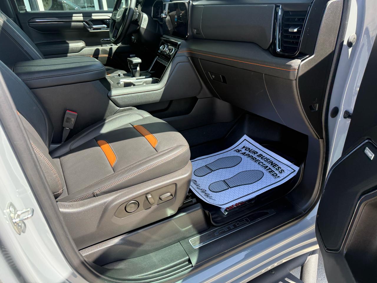 GMC Sierra 1500 4WD Crew Cab 147" AT4 2024