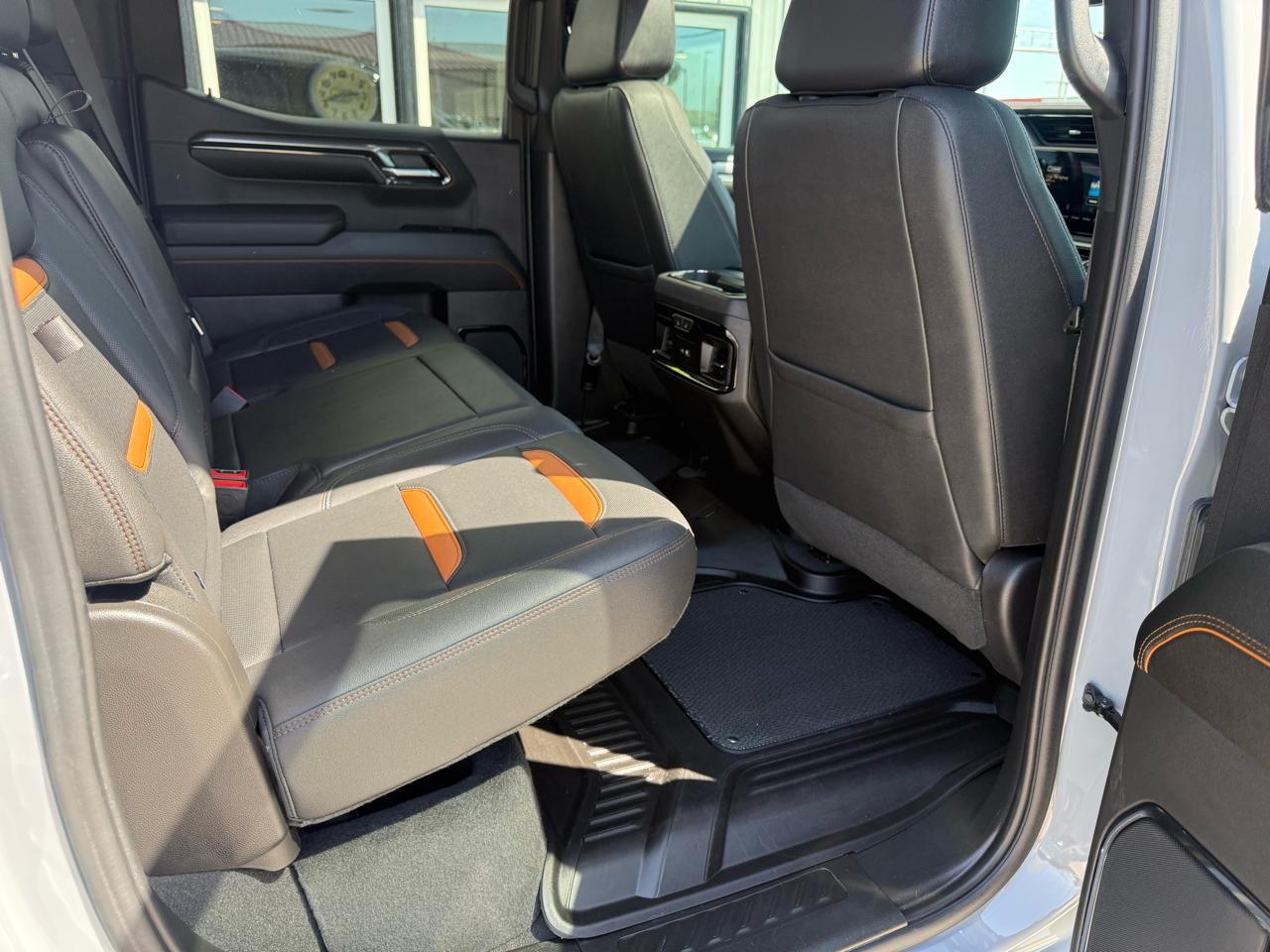 GMC Sierra 1500 4WD Crew Cab 147" AT4 2024