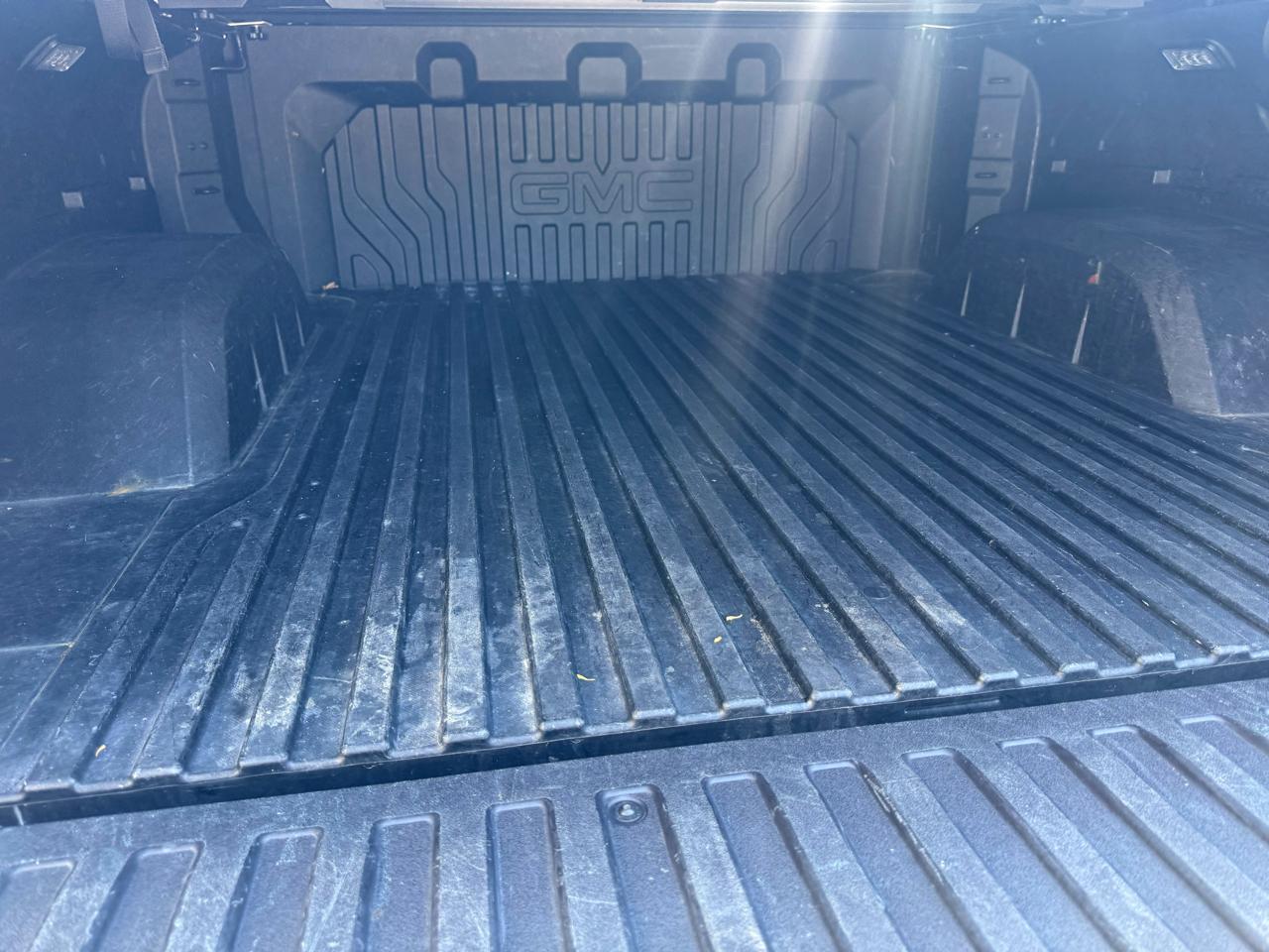 GMC Sierra 1500 4WD Crew Cab 147" AT4 2024