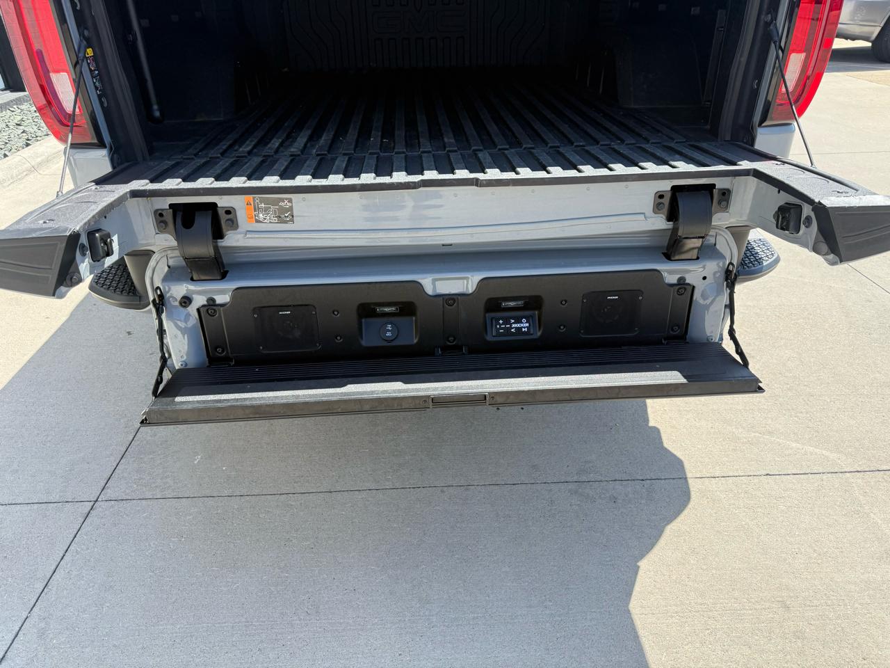 GMC Sierra 1500 4WD Crew Cab 147" AT4 2024