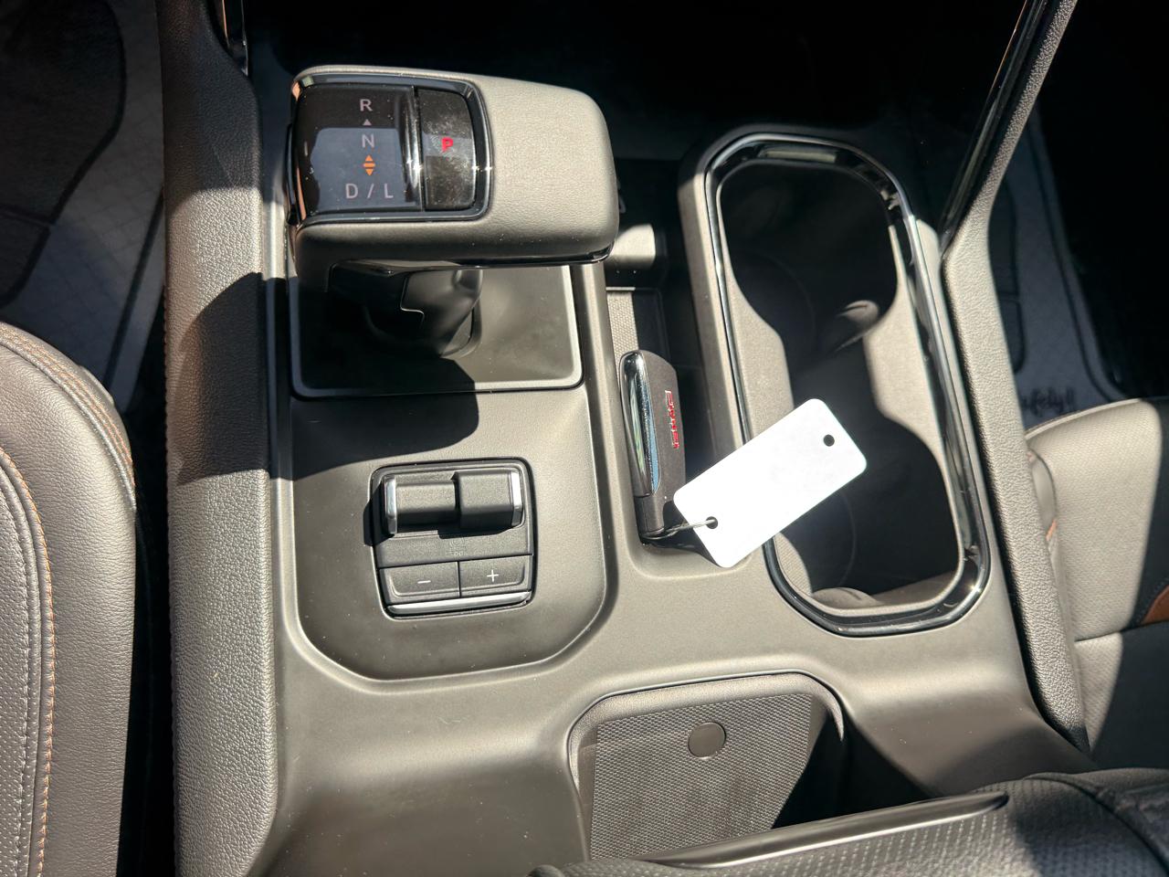 GMC Sierra 1500 4WD Crew Cab 147" AT4 2024