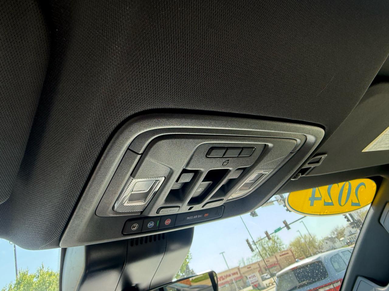 GMC Sierra 1500 4WD Crew Cab 147" AT4 2024