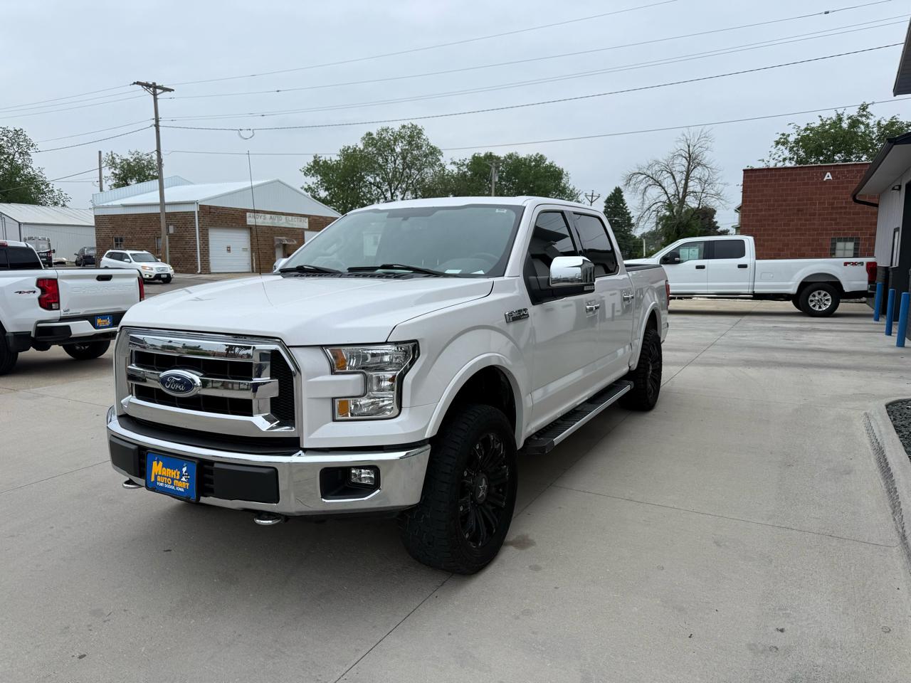 Ford F-150 4WD SuperCrew 139" Lariat 2015
