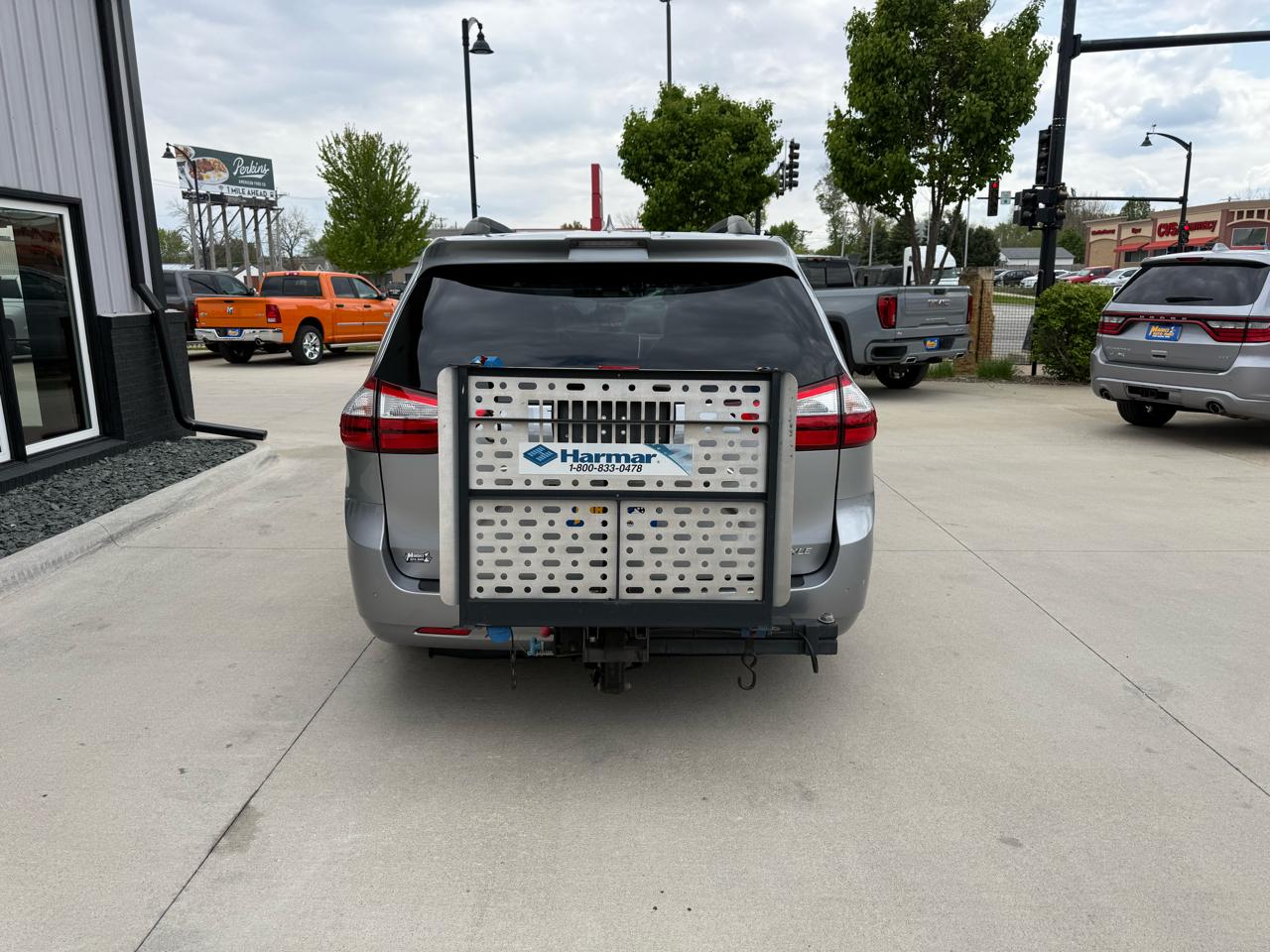 Toyota Sienna XLE Auto Access Seat FWD 7-Passenger (Natl) 2018