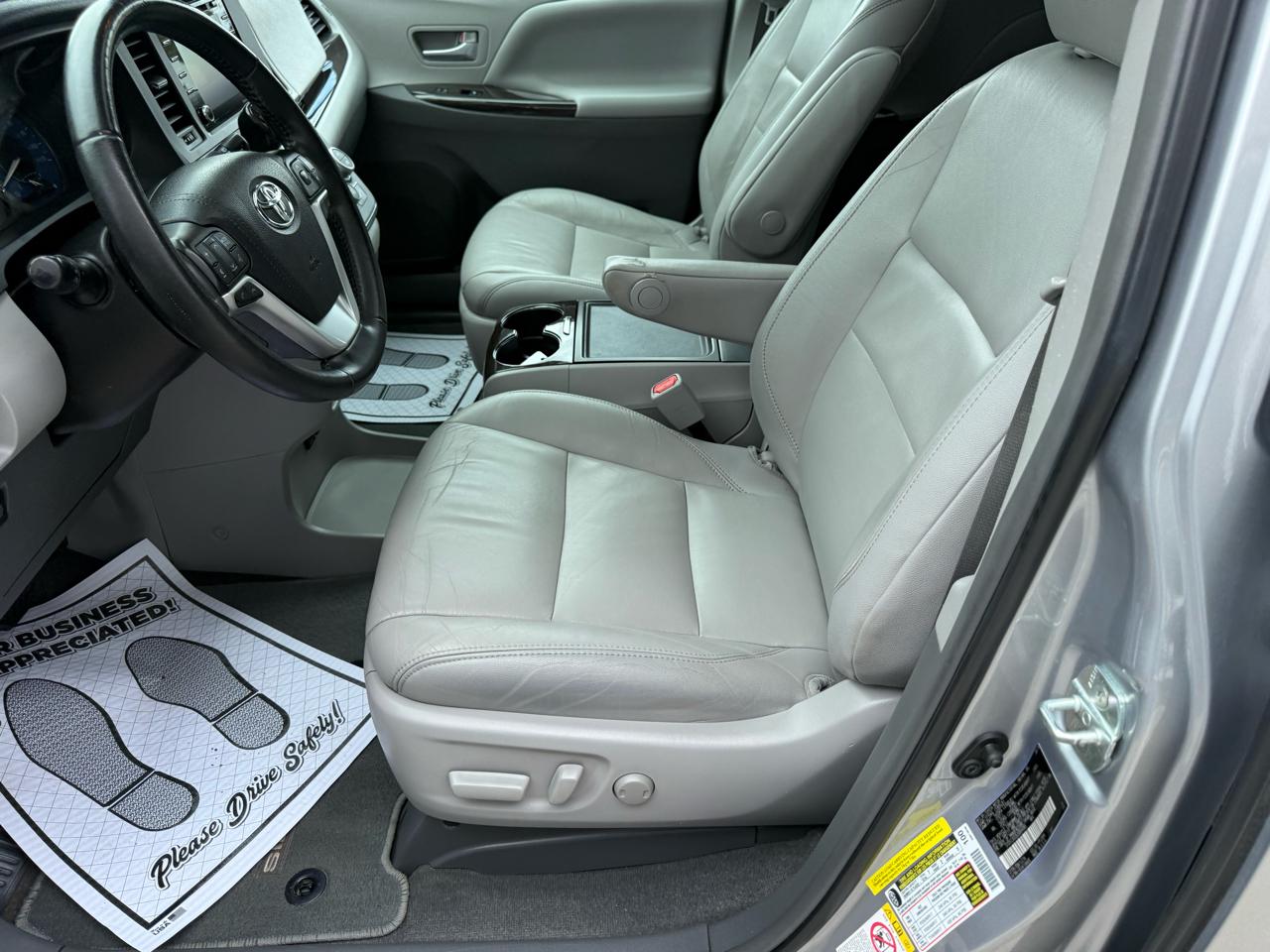 Toyota Sienna XLE Auto Access Seat FWD 7-Passenger (Natl) 2018