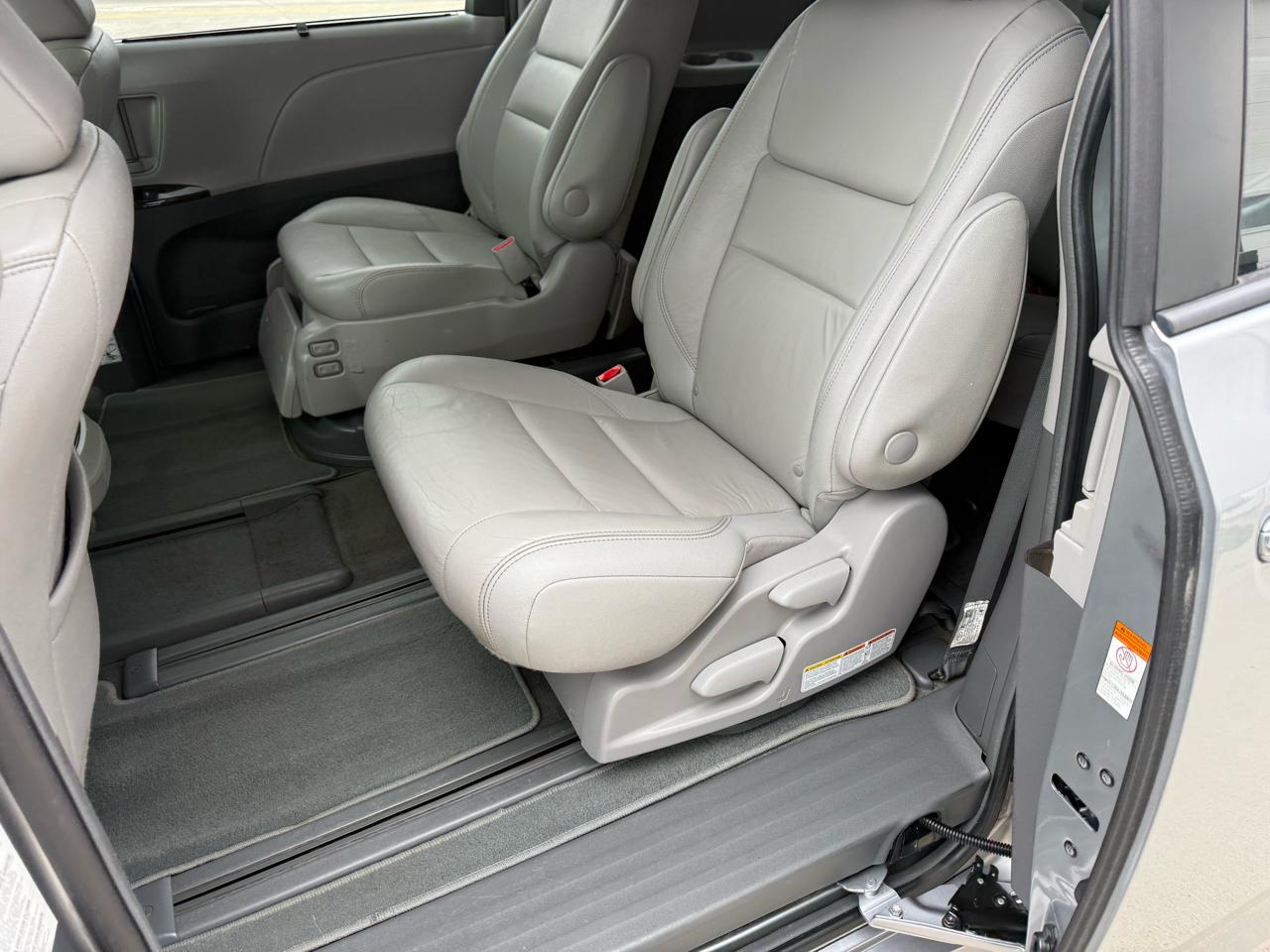 Toyota Sienna XLE Auto Access Seat FWD 7-Passenger (Natl) 2018