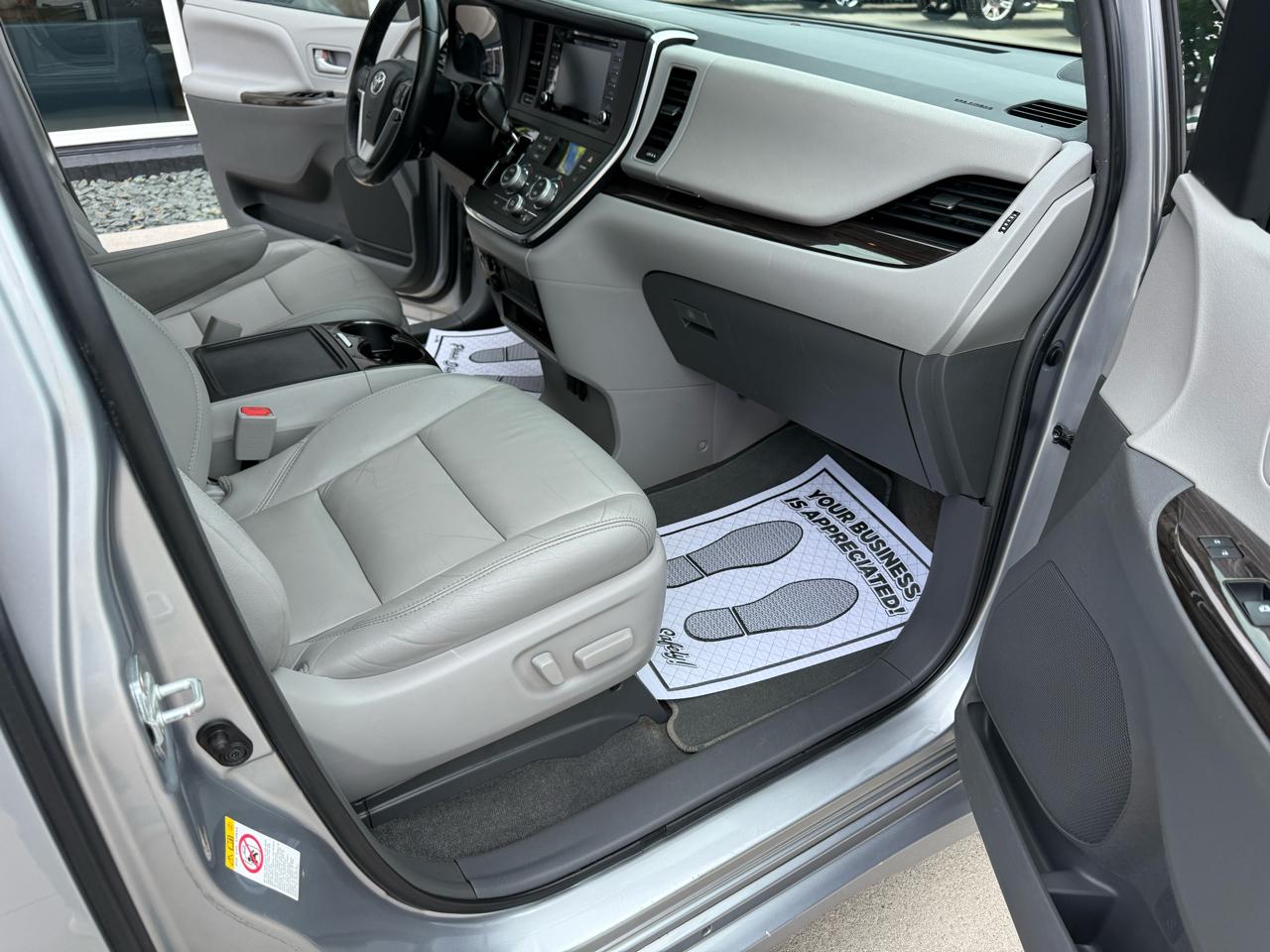 Toyota Sienna XLE Auto Access Seat FWD 7-Passenger (Natl) 2018