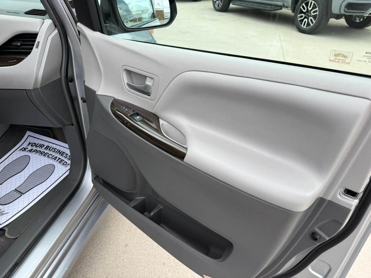 Toyota Sienna XLE Auto Access Seat FWD 7-Passenger (Natl) 2018