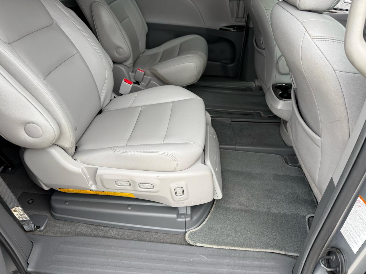 Toyota Sienna XLE Auto Access Seat FWD 7-Passenger (Natl) 2018